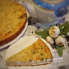 Заливной пирог с яйцами, сыром и зелёным луком