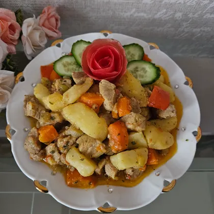 Тушеное мясо с овощами 