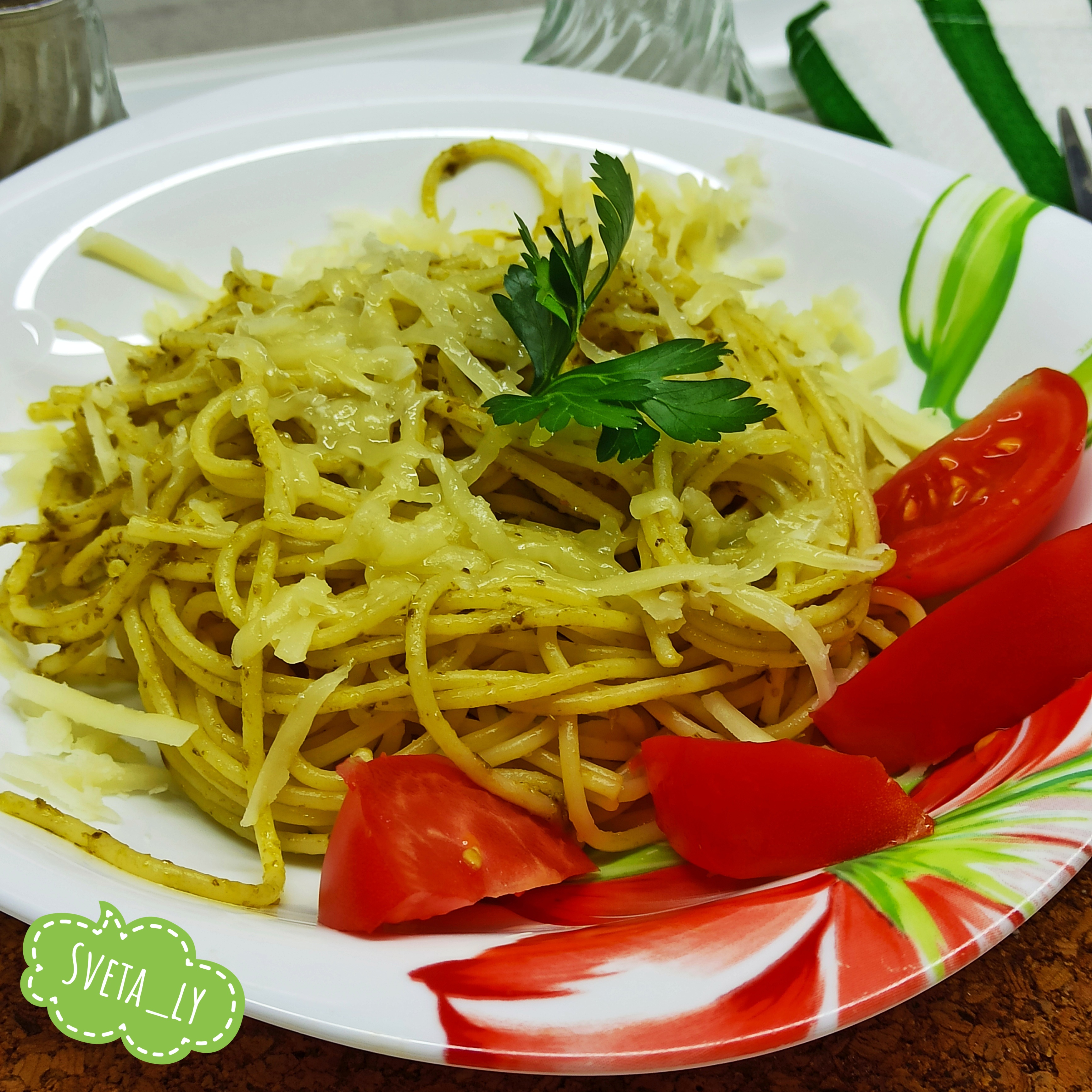 Спагетти с соусом Песто