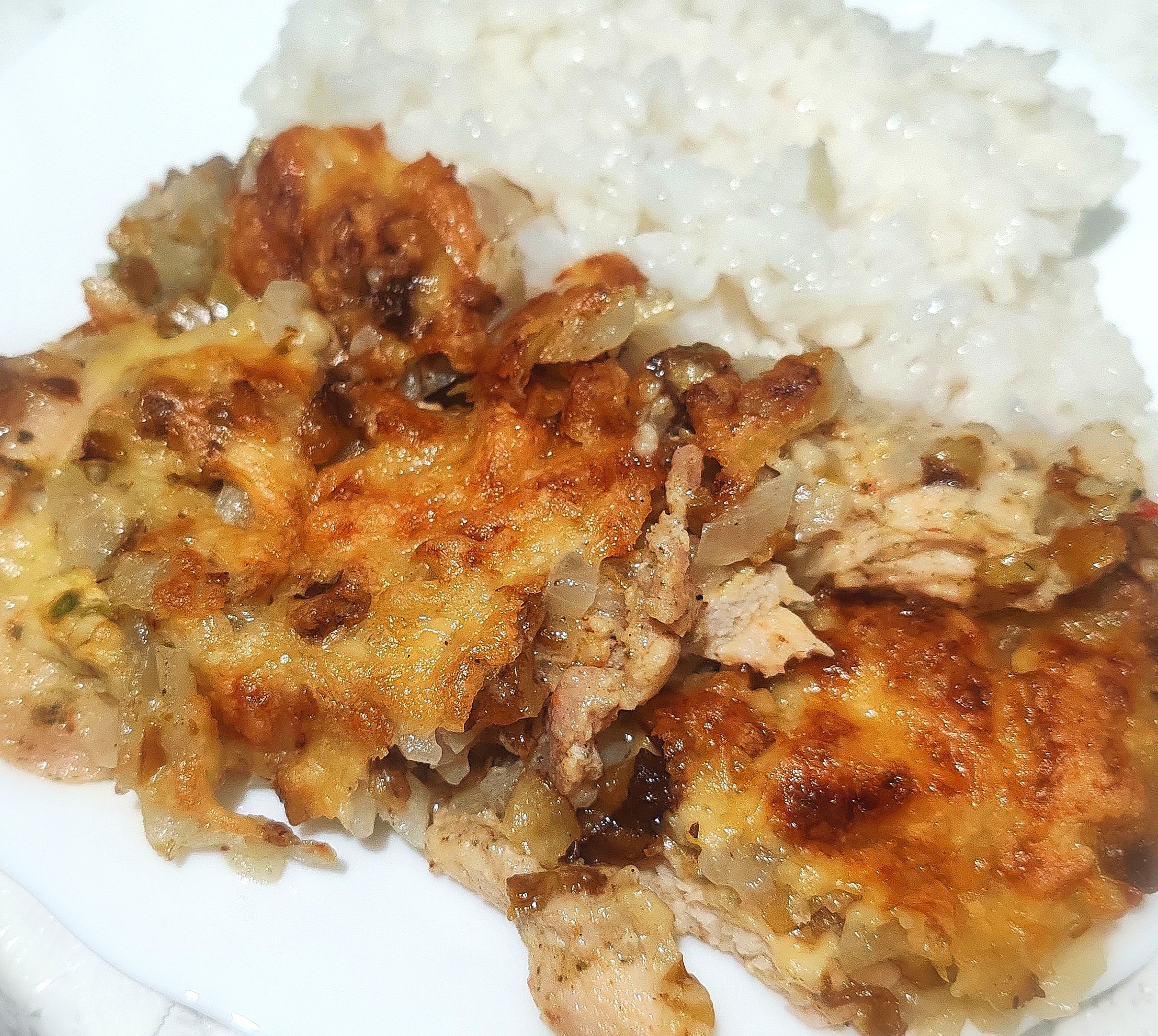 Маринованная куриная грудка с луково-грибной начинкой под сыром