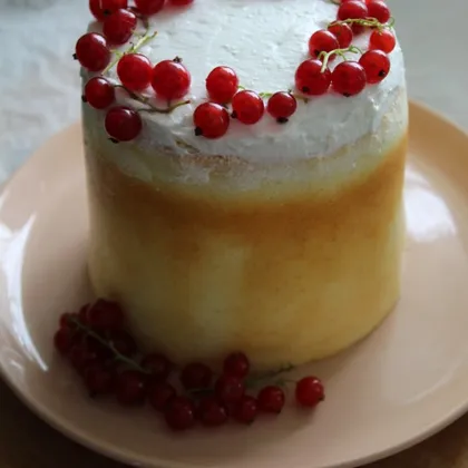 Вертикальный торт с ванильными коржами и нежнейшим ванильным кремом