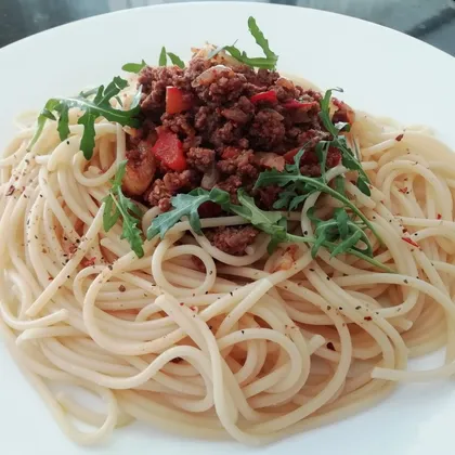 Спагетти с мясным острым соусом😋