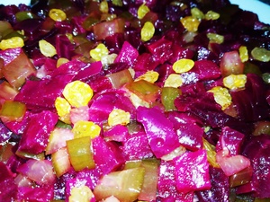 Салат из свеклы с орехами и изюмом - пошаговый рецепт с фото на баштрен.рф