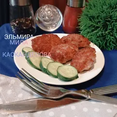 Котлеты в панировочных сухарях на сковороде