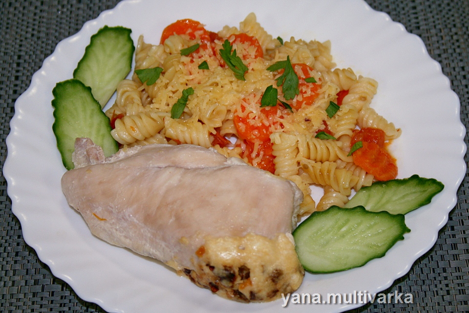 Фаршированные грудки и макароны с овощами (2 в 1)