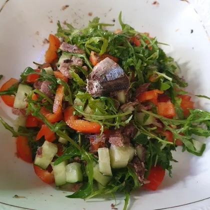 Салат из рыбных консервов и овощей