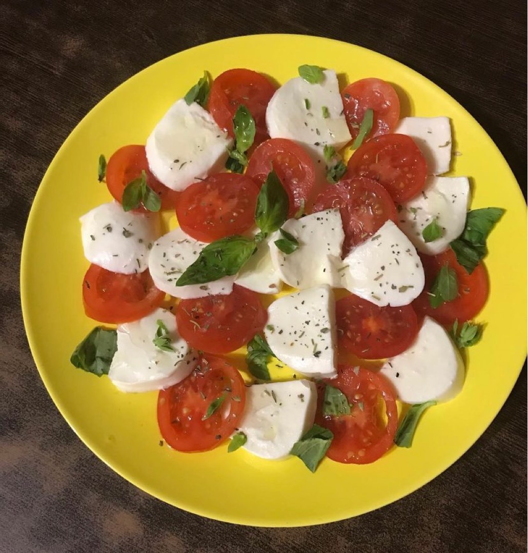 🇮🇹 Caprese (Капрезе) - лёгкая закуска из помидоров, моцареллы и базилика