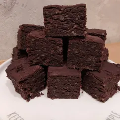 Брауни из фундука и фиников без выпечки