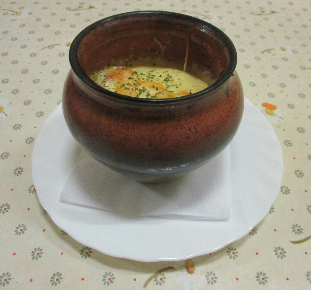 Пельмени с грибным соусом