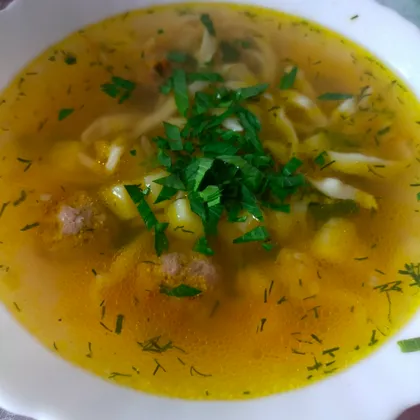 Суп с домашней лапшой и фрикадельками