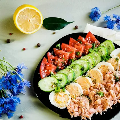 Кобб-салат с лососем