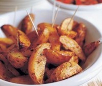 Закуска из пряного картофеля с соусом «Сальса»