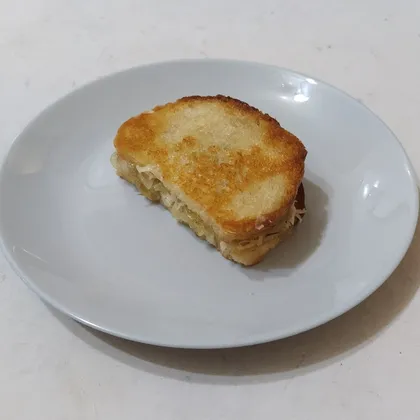 Бутерброд с карамелизованным луком