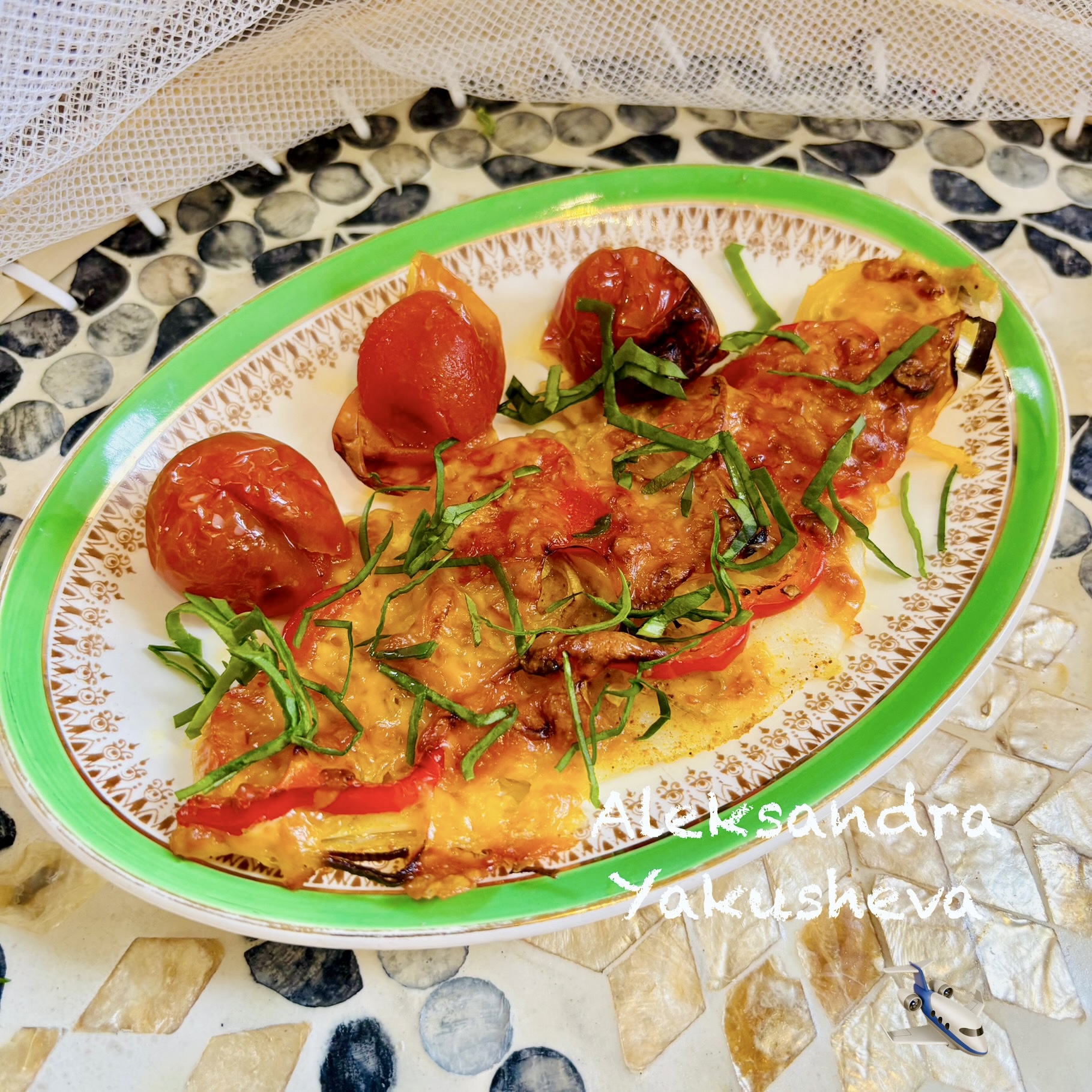 Камбала «под шубкой» со сладким перцем и помидорами Черри