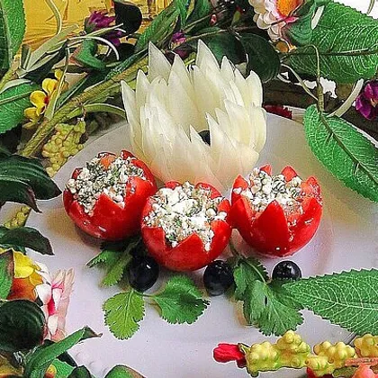 Закуска из помидоров и творога «Летние цветы»
