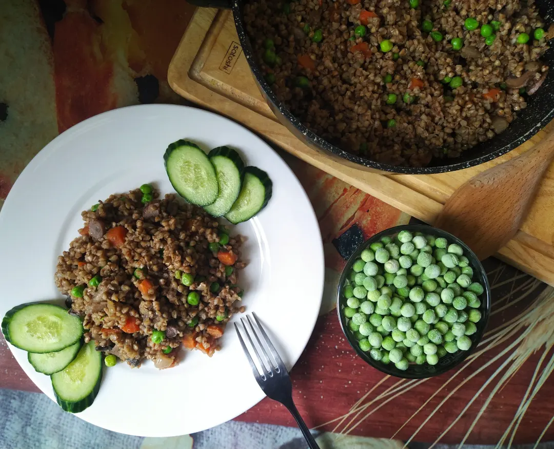 🌿Грибное жаркое с гречкой и горошком