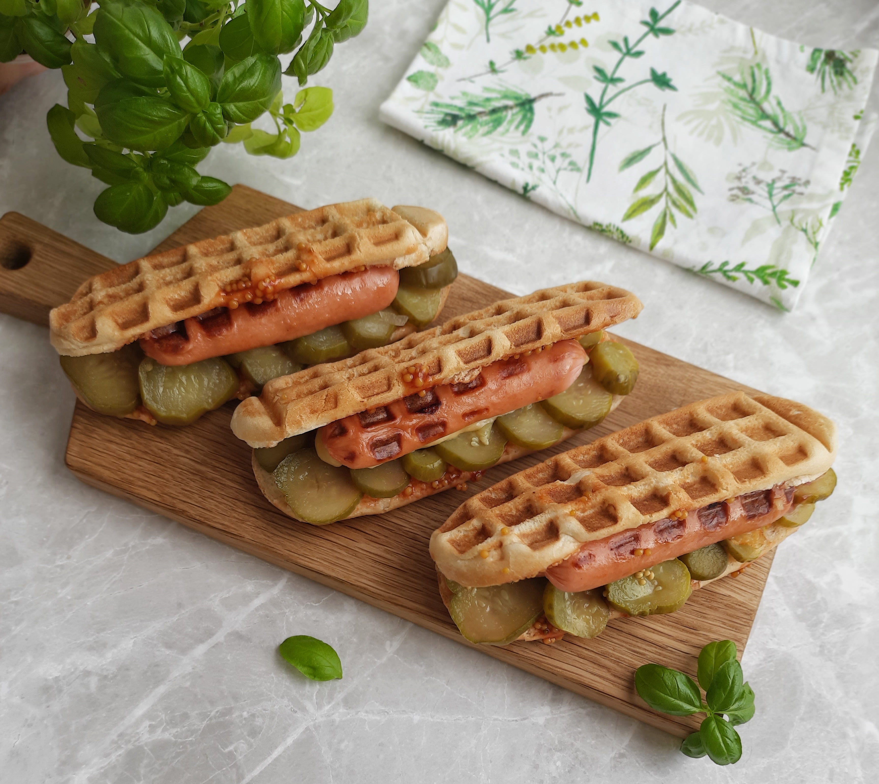 Хот-дог в вафельнице 