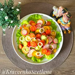 Салат овощной с обжаренной картошкой