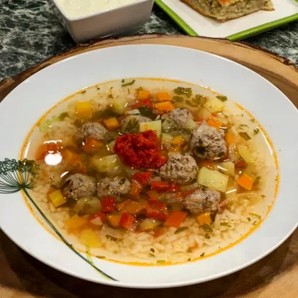 Диетический легкий суп с фрикадельками и рисом