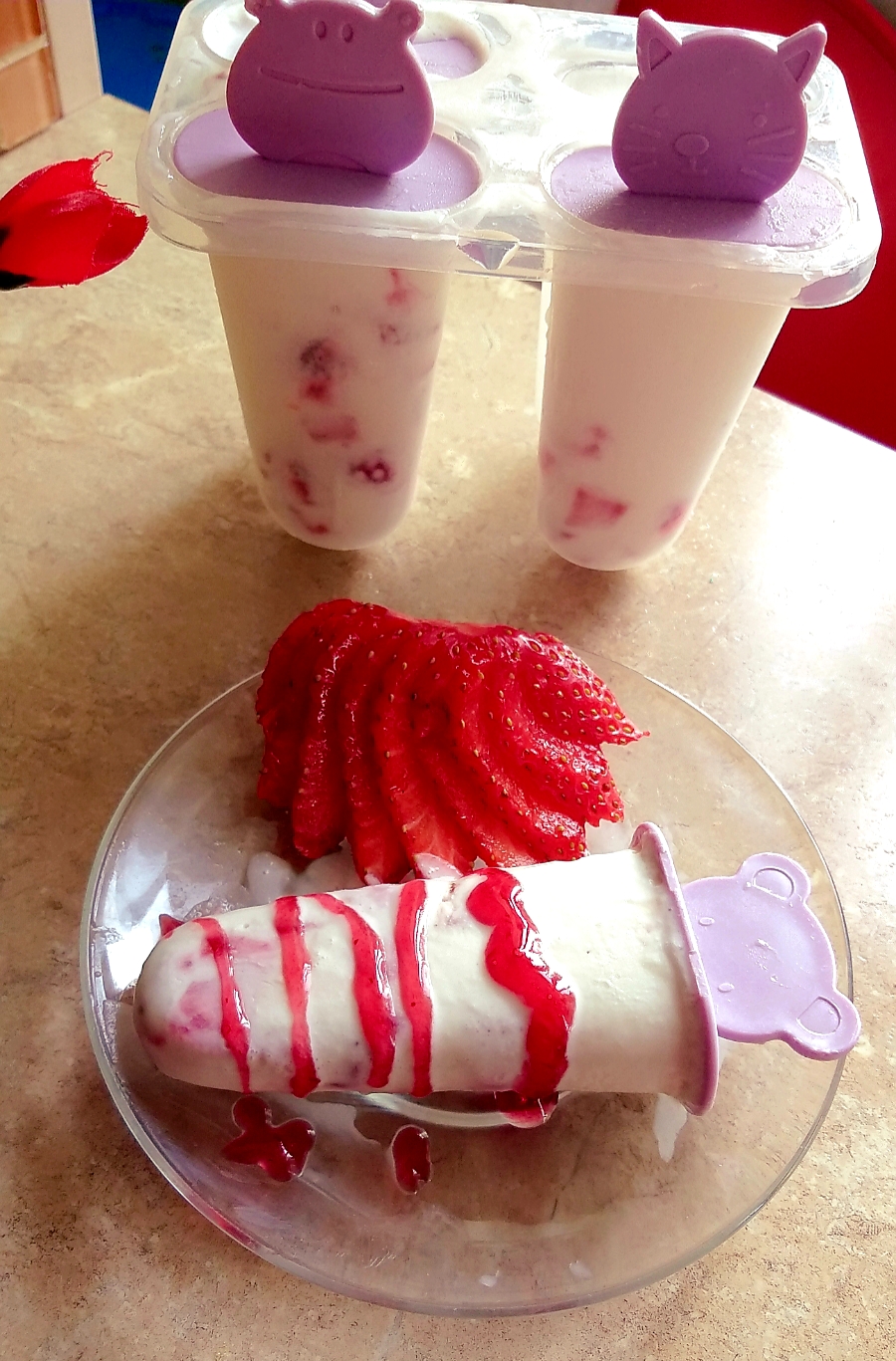 Мороженое с клубникой 🍦🍓
