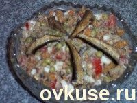 Салат со шпротами и сухариками