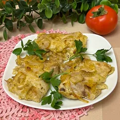 Нежное куриное филе с луком в духовке