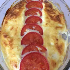 Запечённая куриная грудка в сметане с сыром