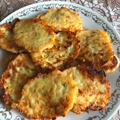 Драники с чесноком, сыром и укропом