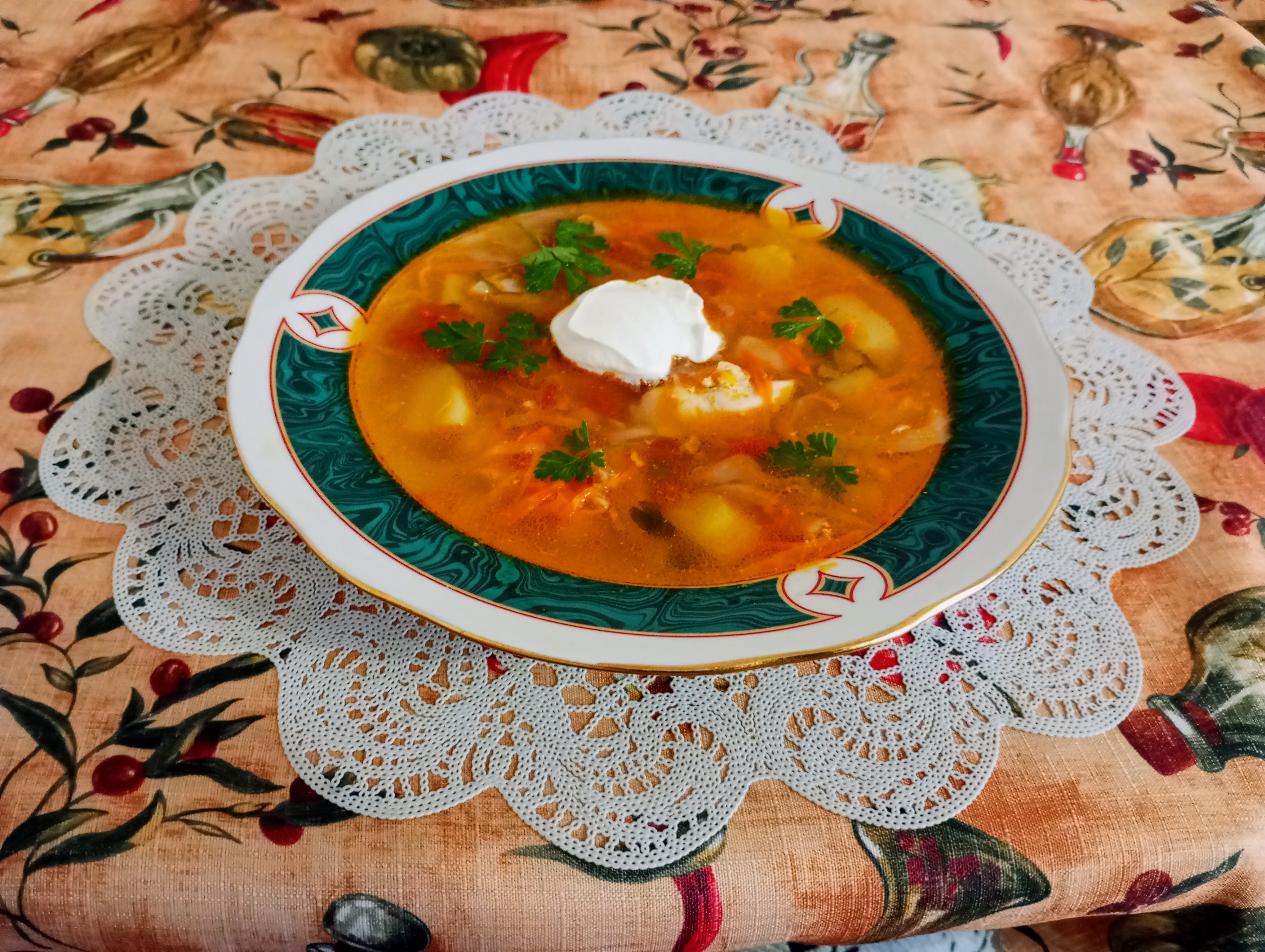 Щи из квашеной капусты с курицей