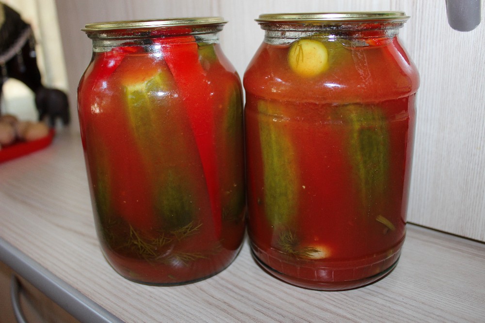 Маринованные огурцы в томатном соке