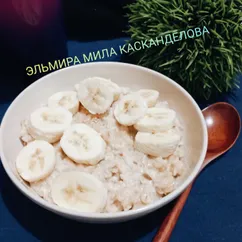 Овсяная каша с бананом и мёдом