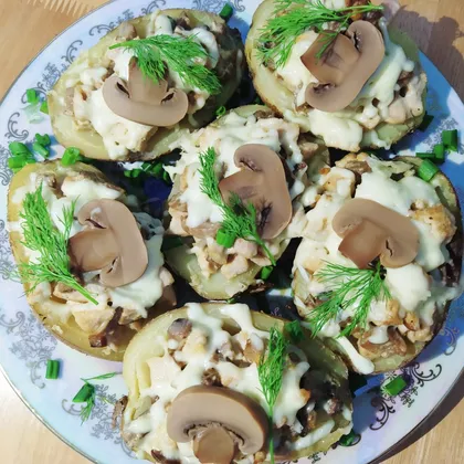 Жульен с курицей и грибами в картошке