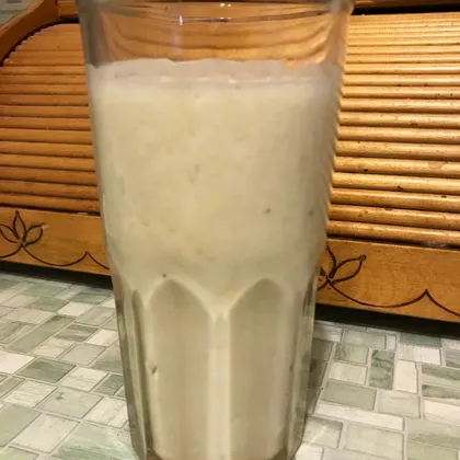 Молочный коктейль из апельсина и банана