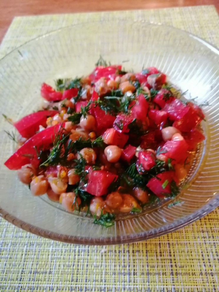 Тёплый салат из нута