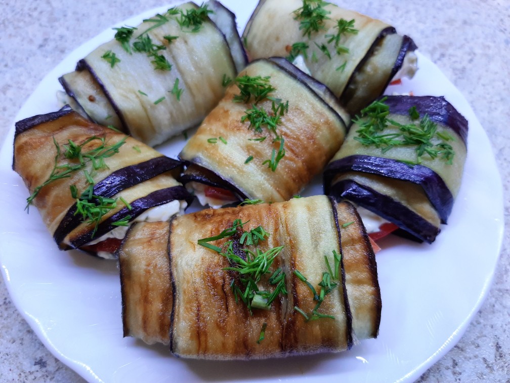Баклажанные рулетики