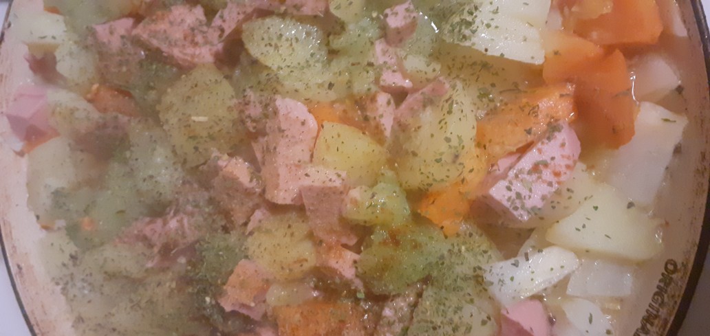 Огурцы жареные, с овощами и колбасой
