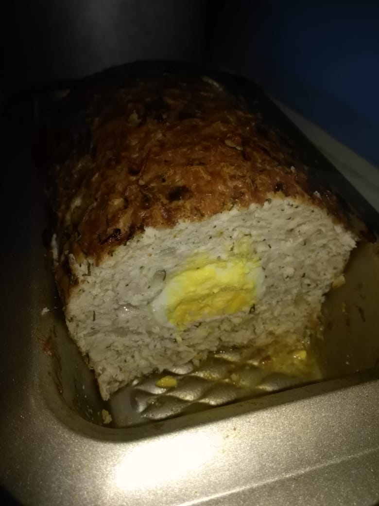 Мясной рулет с яйцом