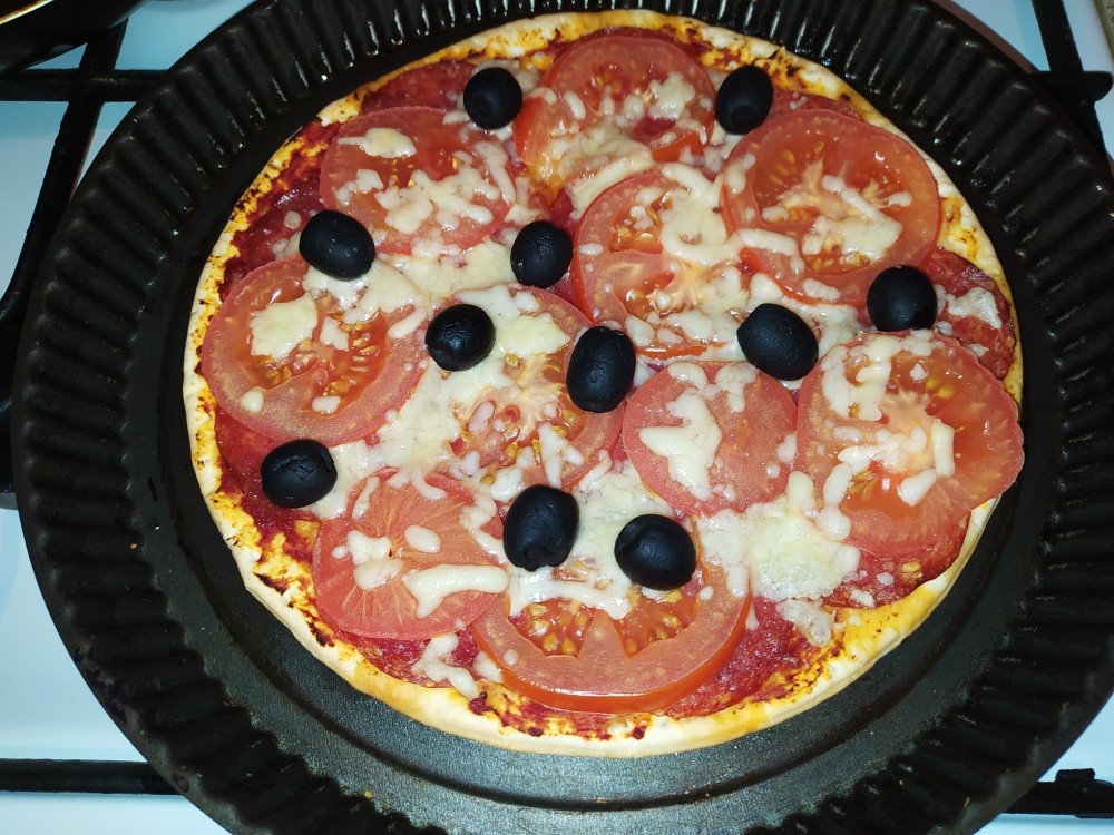 Пицца в микроволновке на готовой основе