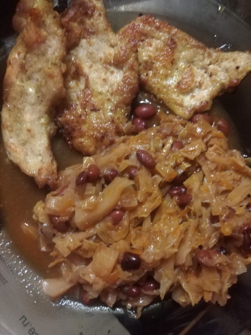Тушёная капуста с фасолью