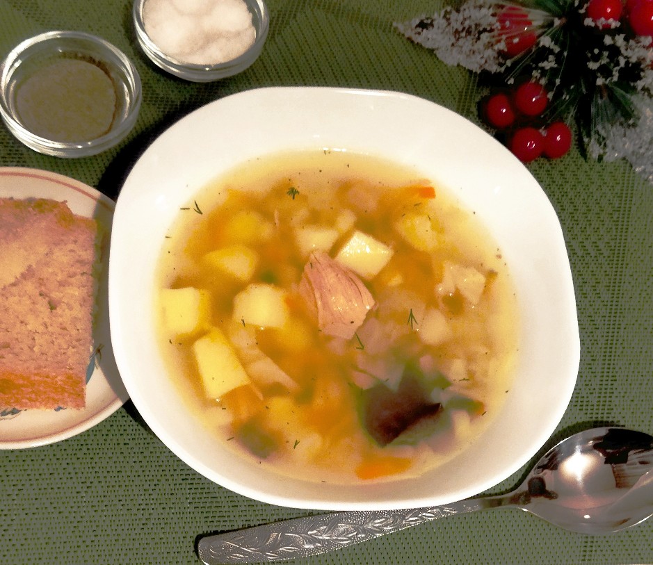 Лëгкий суп с курочкой домашней, свежей капустой, лесными грибами