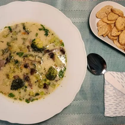 Сырный суп с брокколи и шампиньонами