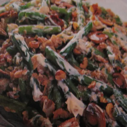 Салат из зеленой фасоли с грибами и орехами
