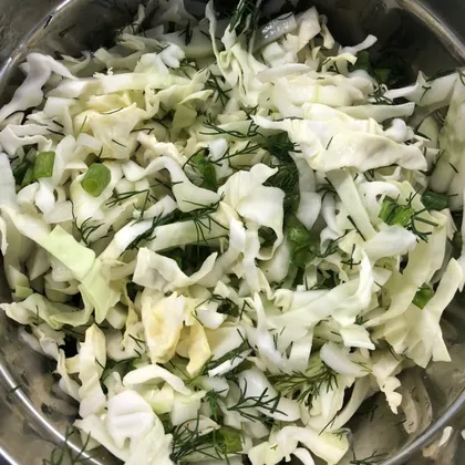 Лёгкий салат из капусты и огурца