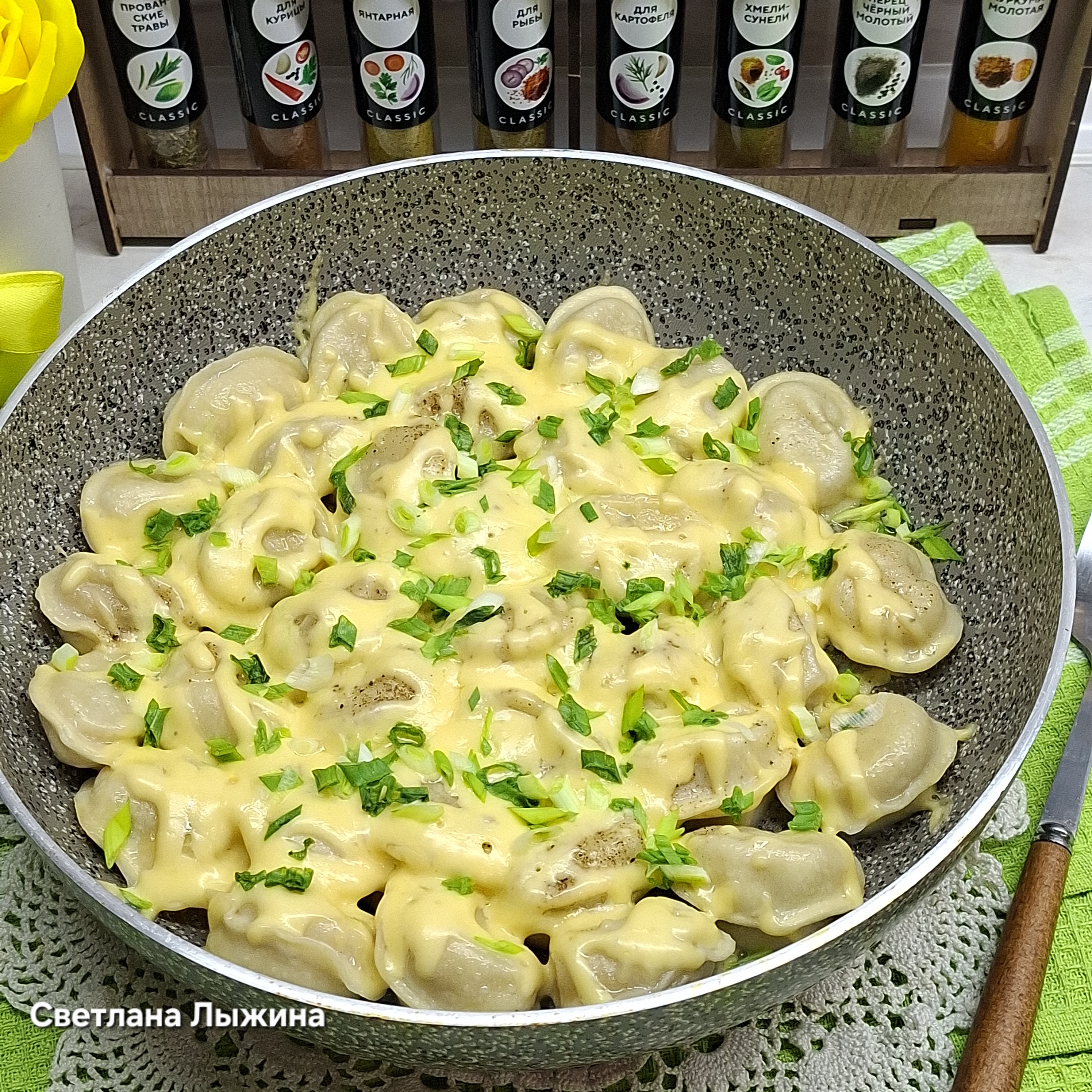 Пельмени с сыром на сковороде