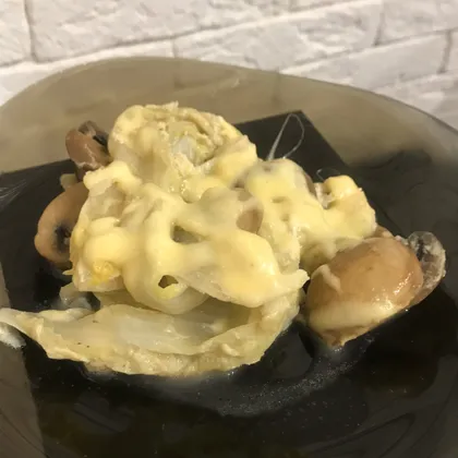 Пекинская капуста с грибами под сыром