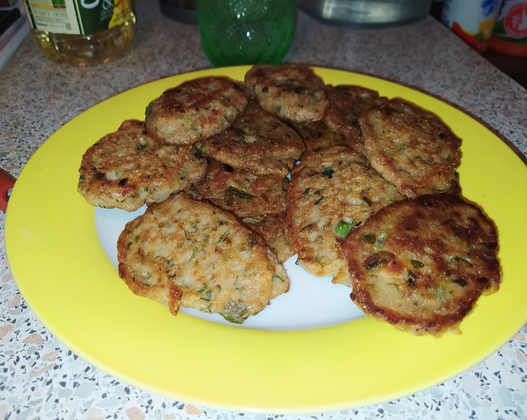 Рыбные котлеты из консервы