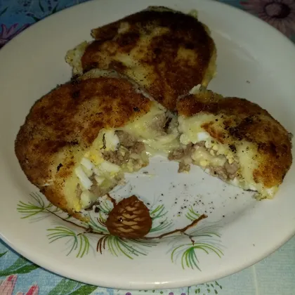 Картофельные зразы с фаршем, яйцом и сыром