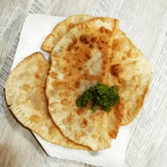 Сочные, хрустящие чебуреки 😋