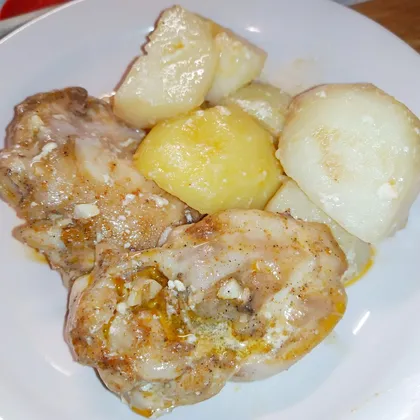 Запеченный картофель с куриными бедрами(в рукаве)