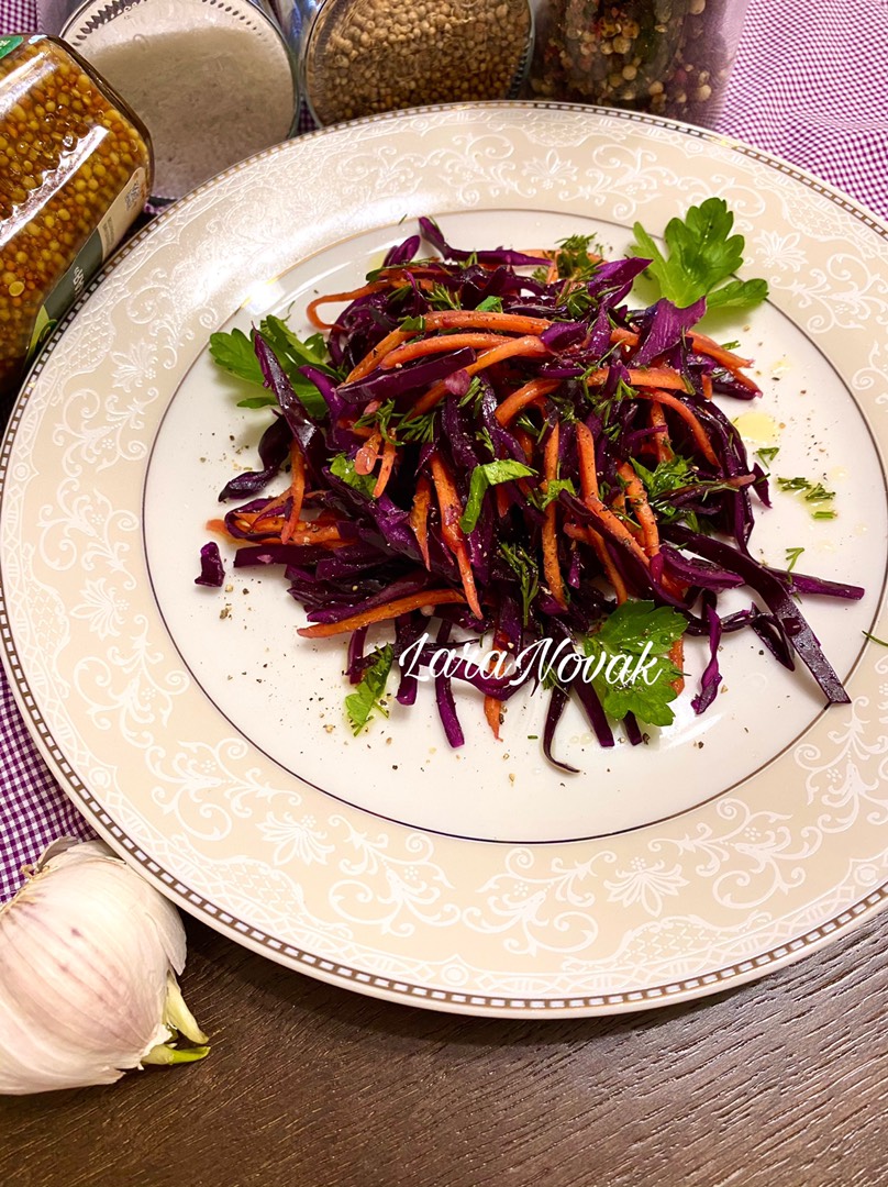 Салат с краснокочанной капустой